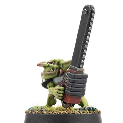 War World Gaming Gutrot Greenskins - Jugador Especial Goblin con Motosierra - 28mm, Escala, Fútbol Fantástico, Miniaturas, Figuras Blood Bowl, Coleccionismo