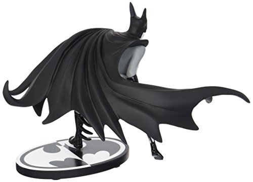 Batman Black & White Estatua Batman by Tony Millionaire EE Exclusive 15 cm