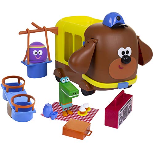 Hey Duggee Adventure Bus y Playset | Acción Divertida del Juego de Roles | Dos Figuras de Juego | Accesorios Picnic y diversión en el Parque | Show de CBeebies | Edad 3+