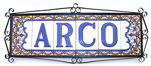 Letreros con numeros y letras en azulejo de ceramica policromada, pintados a mano en técnica cuerda seca para placas con nombres, direcciones y señaléctica. Texto personalizable. Diseño ARCO GRANDE 14,9 cm x 7,4 cm. (LETRA "I")