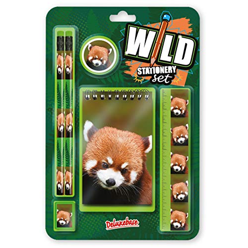 Panda Wild Stationery Set rojo de Deluxebase. Estos sistemas inmóviles de la escuela linda para los muchachos y las muchachas incluyen 2 lápices, borradores, sacapuntas, reglas y cuadernos.