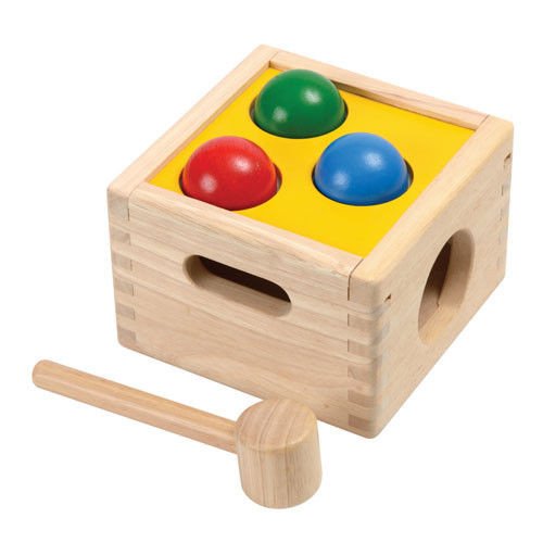 PLAN TOYS- Caja golpea y Cae (1359424)