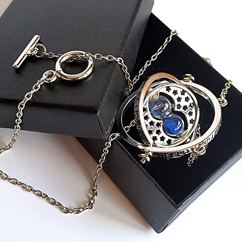 Bauqoo - Collar Giratempo Hermione en estuche negro inspirado Saga Harry Potter Gadget Accesorios para mujer hombre niña colgante plata reloj de arena azul idea regalo niña Magia Fantasy Cosplay