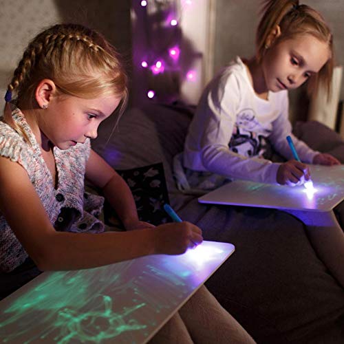 iLight Pizarra Infantil Mágica de Dibujo con Luz Real – Juego de Pintar para Niños y Niñas de 3 a 12 años que Fomenta la Creatividad – Incluye Tablero & 1 Bolígrafo de Luz & 3 Plantillas [Tamaño A3]