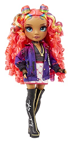 RAINBOW HIGH Rockstar Carmen Major Moda Set de Juego con 2 Conjuntos Mix&Match, Instrumentos Musicales y Accesorios para muñecas. Edad: 6 a 12 años, Color (423331-INT)