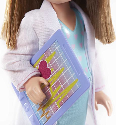 Barbie Chelsea Doctora Muñeca morena con accesorios de medicina de juguete, para niñas y niños +3 años (Mattel GTN88)