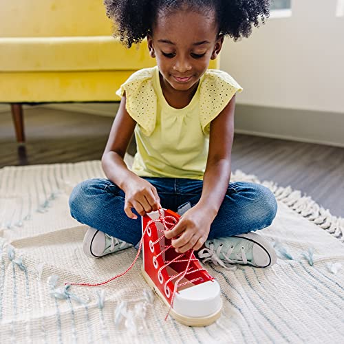 Melissa & Doug - Zapato de madera para amarrar (13018)