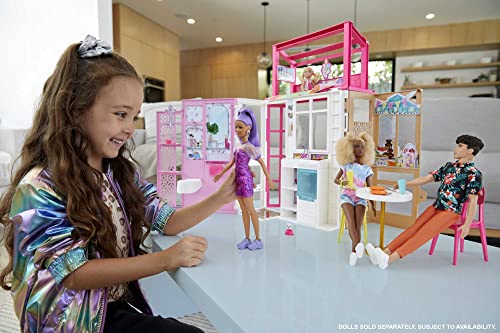 Barbie Casa de 2 pisos con muñeca rubia y accesorios de juguete, regalo para niñas y niños +3 años (Mattel HCD46)