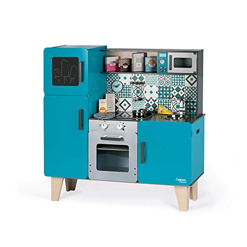 Janod - Cocina de Madera Maxi Lagoon - Cocina para niños equipada con nevera y horno microondas - Imitación y Despertar - 15 accesorios incluidos - A partir de 3 años (J06555)