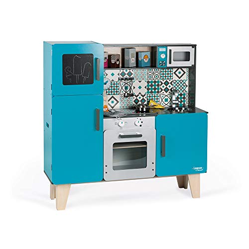 Janod - Cocina de Madera Maxi Lagoon - Cocina para niños equipada con nevera y horno microondas - Imitación y Despertar - 15 accesorios incluidos - A partir de 3 años (J06555)