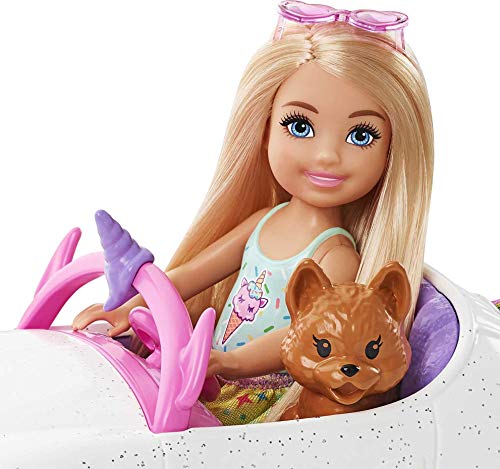 Barbie Chelsea con coche, muñeca con vehículo de juguete, mascota, pegatinas y accesorios de juguete (Mattel GXT41)