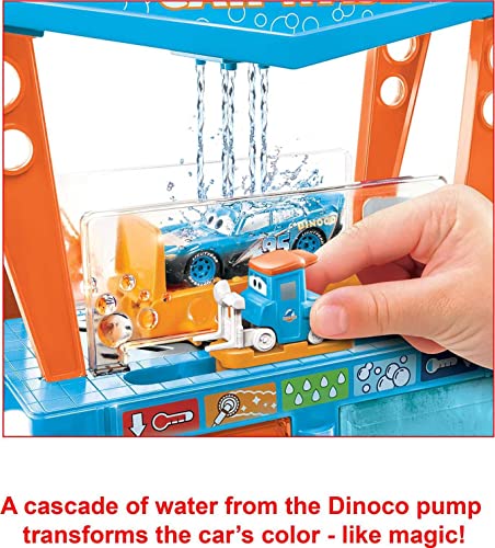 Cars Autolavado Dinoco, incluye dos coches de juguete, vehículo cambia de color (Mattel GTK91)