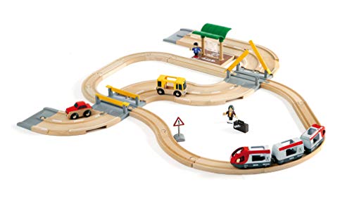 BRIO WORLD - Set circuito de tren y carretero de viajeros, Circuito de Tren con Accesorios, 33 Piezas, Edad 3+ Años