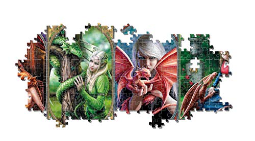 Clementoni - Puzzle 1000 piezas panorámico Fantasy, Amistad entre Dragones, Anne Stokes, puzzle adulto vertical Fantasy Dragones (39598 )