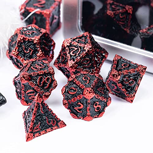 Cusdie Dados de metal con caja de metal, 7 dados de metal DND, juego de dados poliédricos de diseño de daga, para juego de rol D&D Dice MTG Pathfinder (negro con fuente roja)