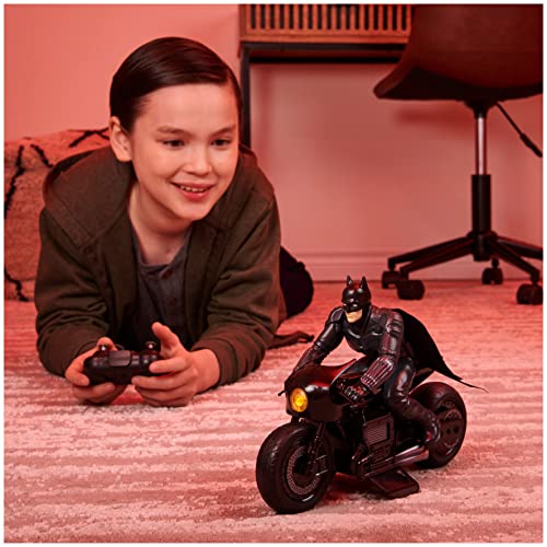 DC Comics, The Batcycle RC Rider Figura de acción, Estilo Oficial de película de Batman, Juguetes niñas a Partir de 4 años, Multicolor, 4.75 x 12 x 3.3 Inches (Spin Master 6060490)