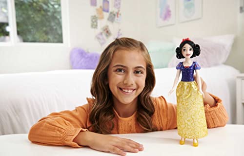 Disney Princess Blancanieves Muñeca princesa con pelo corto, juguete +3 años (Mattel HLW08)