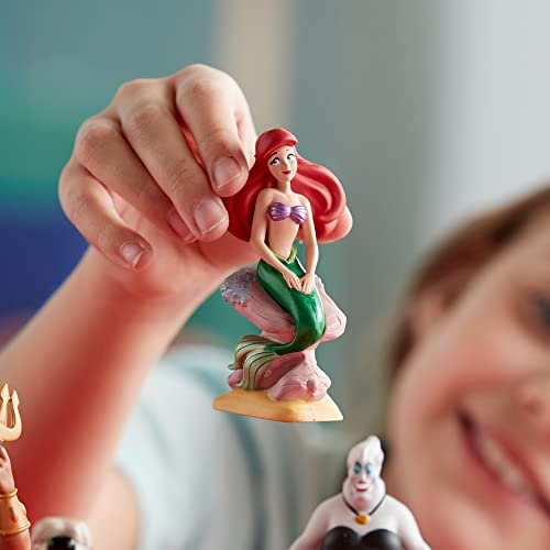 Disney Store Set de figuritas de Lujo de La Sirenita, Contiene 9 Piezas, Figuras moldeadas de La Sirenita, Incluye a La Sirenita, Ariel en su Forma Humana, Eric y Tritón, Entre Otros