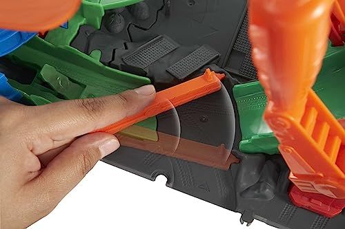 Hot Wheels City Ataque del dragón Pista para coches de juguete con estación y camión de bomberos, +5 años (Mattel HJV70)