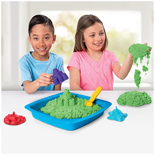 Kinetic Sand -ARENA MÁGICA - SET SANDBOX - Set con Arenero Niños, 454g de arena verde y 4 accesorios - Kit Manualidades Niños - 6029059 - Juguetes Niños 3 Años +