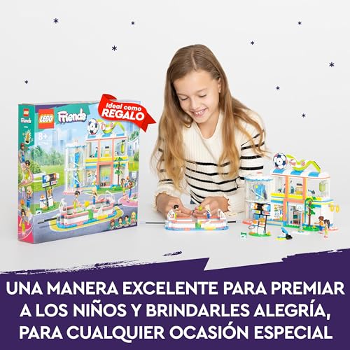 LEGO 41744 Friends Centro Deportivo con Juegos de Fútbol, Baloncesto, Tennis y Muro de Escalada, 4 Mini Muñecas, Juguete Heartlake City, Regalo de Reyes para Niñas y Niños de 8 Años o Más