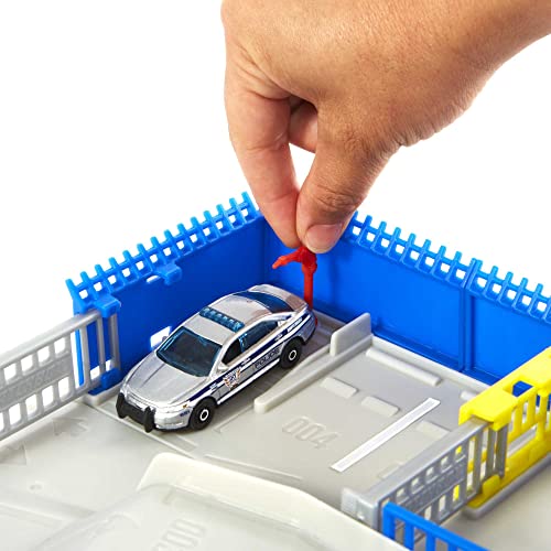 Matchbox Action Drivers Estación de policía Set de juego con pistas para coches de juguete con sonidos, incluye 1 vehículo y 1 helicóptero, +3 años (Mattel HHW22)