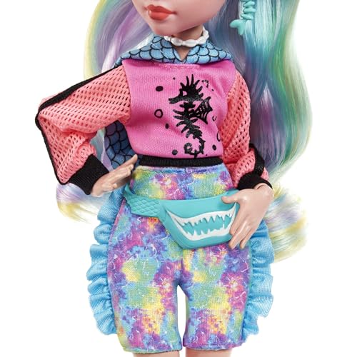 Monster High Lagoona Blue Muñeca articulada con mascota y accesorios de moda, juguete +4 años (Mattel HHK55)