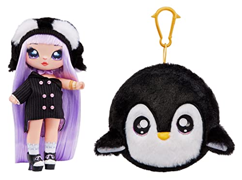 Na! Na! Na! Surprise Serie Cozy - ISLA WADDLES - Muñeca de peluche a la moda inspirada en un pingüino, con pelo morado, gorro, vestido y monedero con clip - para coleccionar, edad: 5 años, 119401EUC