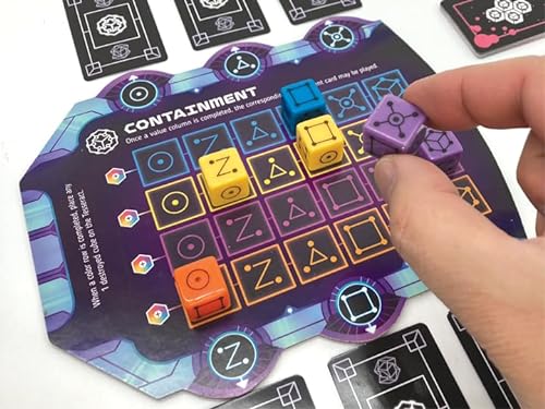 Tesseract de Smirk & Dagger, un juego cooperativo de manipulación de dados