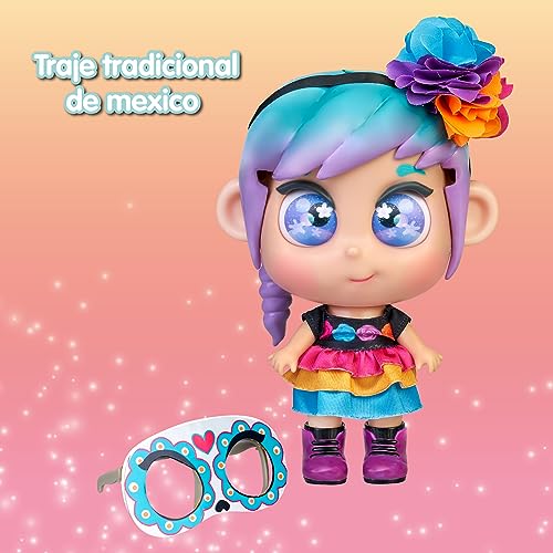 Trotties - Camila, muñeca Mexico de la Serie de Dibujos, con Traje Tradicional del país, máscara de Catrina y Flores en el Pelo, niños y niñas Desde 3 años, Famosa (TFT18000)