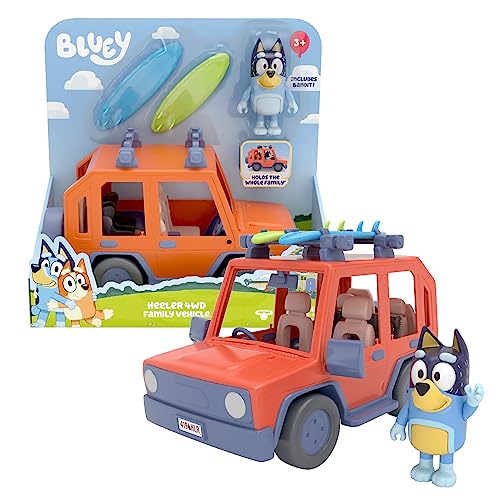 Bluey – Family Cruiser, Caravana Familiar del Perrito Azul de la Televisión, Vehículo de Vacaciones, Coce de Juguete con 2 Tablas de Surf como Accesorios y Una Figurita articulada, Famosa (Bly03000)