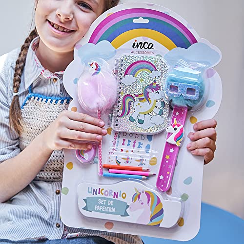 Inca Set Papelería Unicornio + 7 Arítuclos - Pulsera Slap, Goma Para el Pelo, Bolígrafo, Pinturas, Sacapuntas, Libreta y Pegatinas - Papelería Bonita para Niñas - Divertido Pack Papelería para Regalo