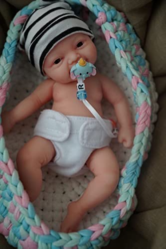 Miaio Reborn Baby Doll Boy 7 Pulgadas Muñeca de Silicona Mini Realista Recién Nacido Muñecas Silicona Cuerpo Completo Alivio del Estrés para Adultos Hecho a Mano (1 muñeca + 2 Juegos de Ropa)