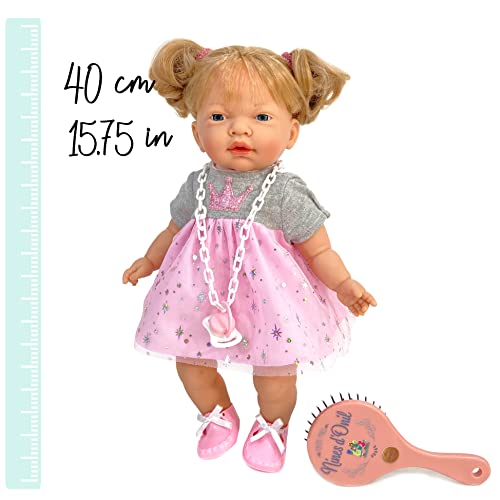 Nines Artesanals d'Onil MINITITA Elsa, muñeca de Cuerpo blandito. Mide 40cm con Vestido de Tul con Brillantes y Estrellas. Incluye, un Peine, Chupete con Cadena y Pijama.