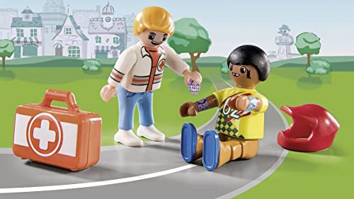 PLAYMOBIL Duck ON Call 70919 Acción Ambulancia, Ayuda al piloto de Carreras, Juguetes para niños a Partir de 3 años