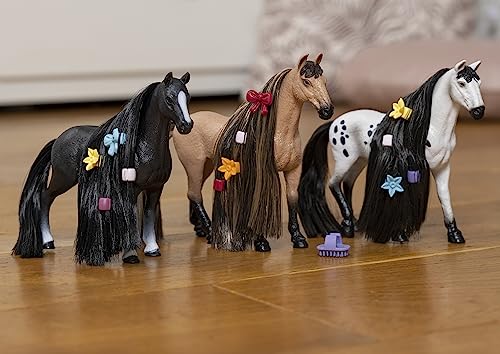 SCHLEICH Horse Club 42621 Sofia's Beauties Akhal Teke - Juego de 8 Piezas con Caballo con Melena y Accesorios, Juguete para Caballos a Partir de 4 años