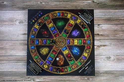 TRIVIAL PURSUIT: Marvel Cinematic Universe Ultimate Edition | Juego de mesa de trivia coleccionable con 6 movimientos de ubicación de piedra infinita y 1800 preguntas de MCU fases 1-3