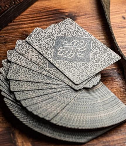 Umbra - Juego de cartas (gris claro) de Jody Eklund, marca Black Inc