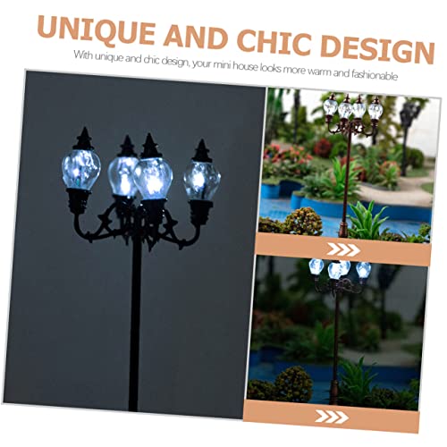 Yardwe 2 Piezas Micropatio Paisajístico Farola En Miniatura Telón De Fondo De La Calle Sésamo Decoración Led Mini Modelos De Farolas Estatua Acero Inoxidable Más Abs Navidad Niño