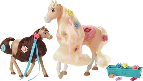 Dreamworks Spirit Spirit Stable Style Chica Linda (8 Pulgadas), Figura de Potro, Herramienta para el Cabello y Accesorios de Peinado, Cepillo, Espejo, Gran Regalo para Edades de 3 años en adelante