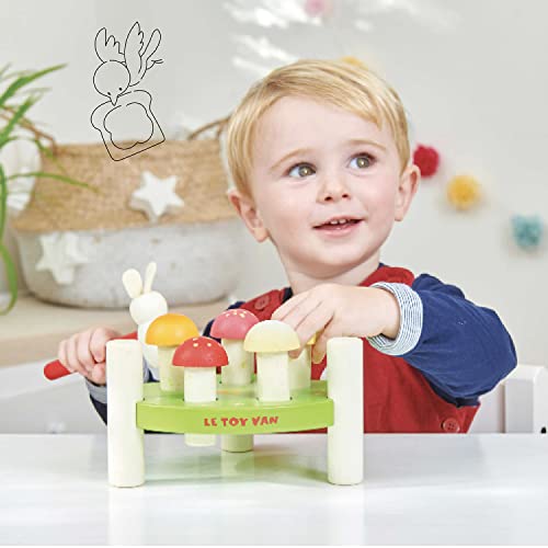 Le Toy Van - PL092 - Juego educativo con martillo de madera 1 año, Mr hongos, juguete montessori, incluye 5 clavijas con forma de hongo y un martillo de conejo, ecológico, Petilou