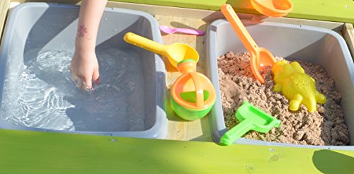Wendi Toys T2 | Arena y Agua Picnic Mesa con Madera Bancos | Niños Mesa de Juegos con 2 plástico bandejas para Arena y Agua y Tapa | Juego para Niños | Seguro y Portátil | Fomenta el Juego Creativo