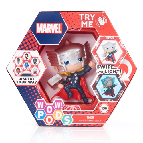 WOW! PODS - Colección Marvel Avengers - Thor - Figura Coleccionable con luz y Sensor de Movimiento (Deqube 918MVL101633)